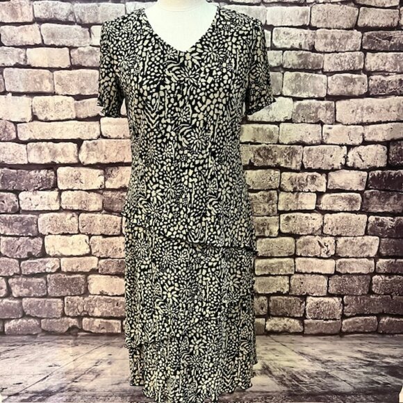 Jessica Howard Dresses & Skirts - Jessica Howard Black & Ivory V-Neck Short Sleeve Dress Size 6